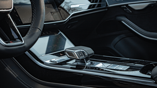 Audi A8 9 1700x956