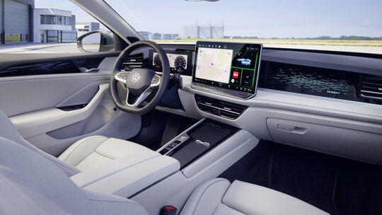 DB2023AU00893