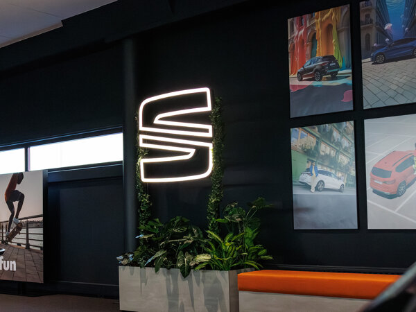 seat-sales-dealer-van-het-jaar-2026-hero-mobiel
