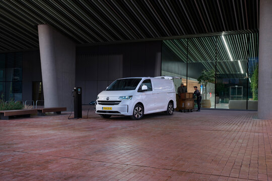 Volkswagen Transporter eHybrid bestelbaar hero mobiel