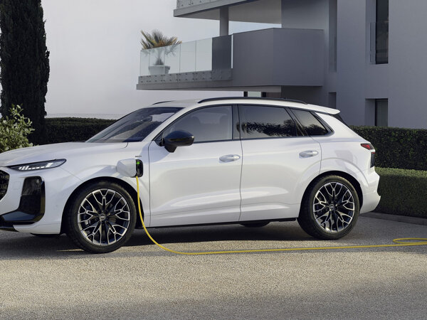 Audi Q3 e-hybrid hero mobiel