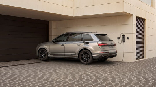 Audi Q7 TFSI e opladen