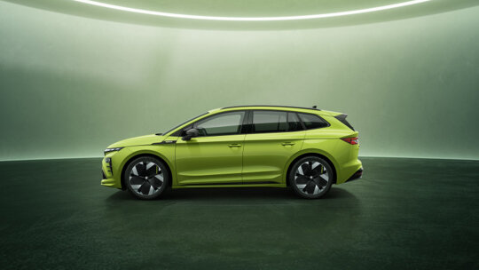 De nieuwe Škoda Enyaq RS zijkant