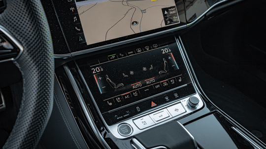 Audi A8 10 1700x956