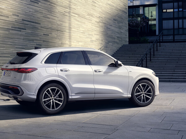 Audi Q5 e-hybrid hero mobiel