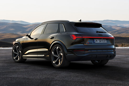 Audi Q8 e-tron-1 1700x956