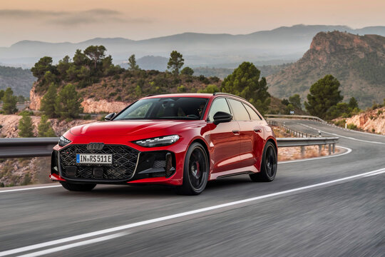 Audi RS 5 Avant rood hero mobiel