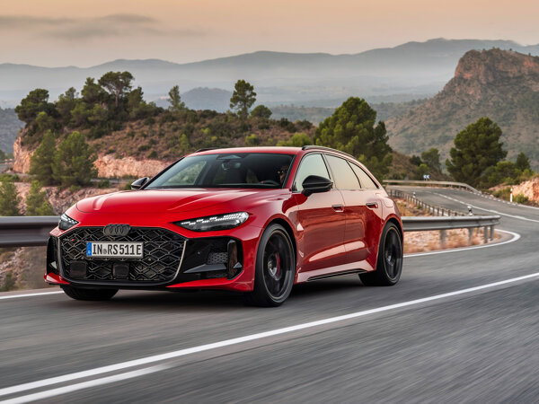 Audi RS 5 Avant rood hero mobiel
